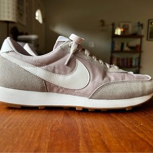 Nike Daybreak Sneaker-Like New